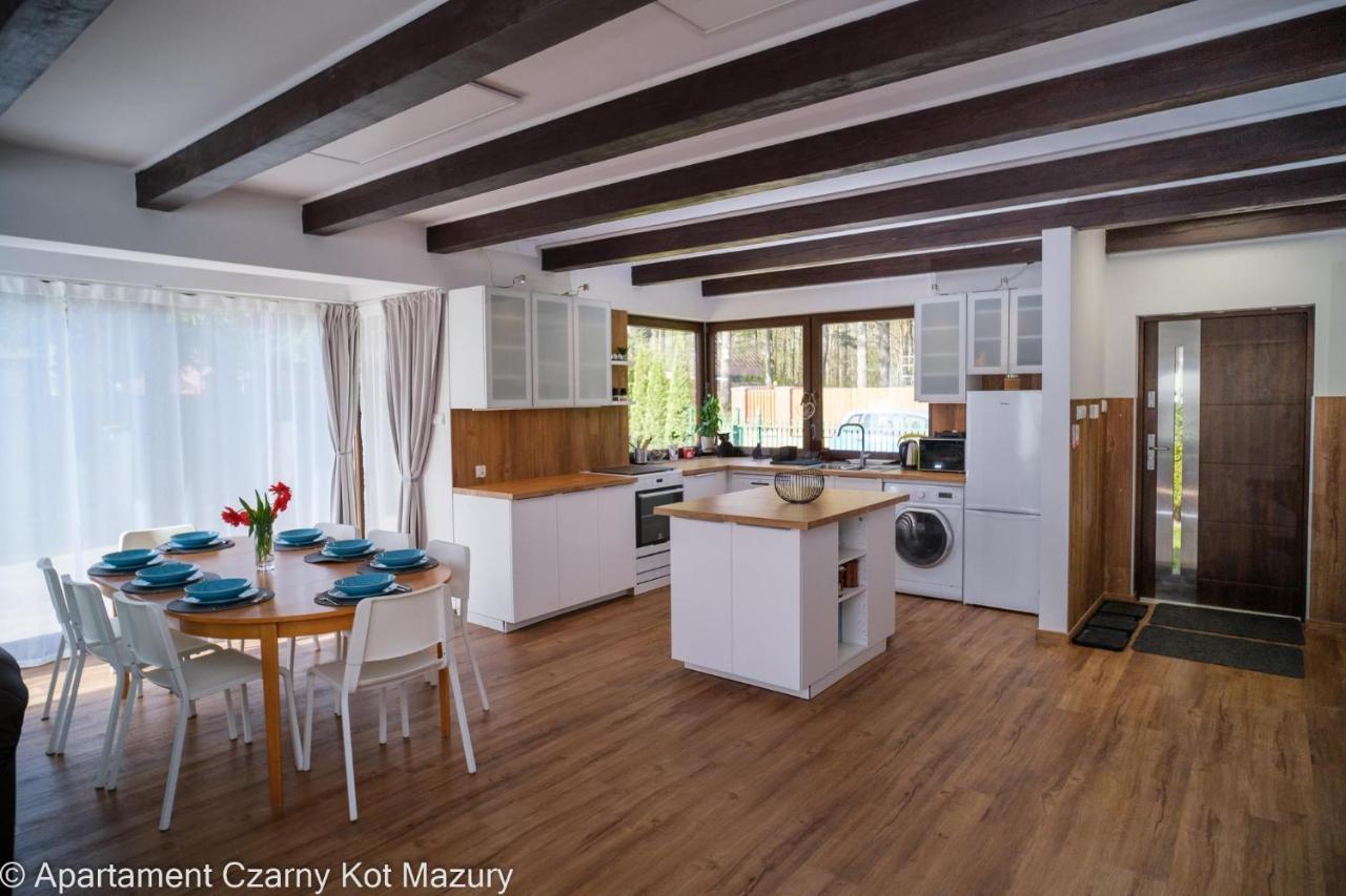 Czarny Kot Mazury Dom Caloroczny Villa Malkinie Exteriör bild