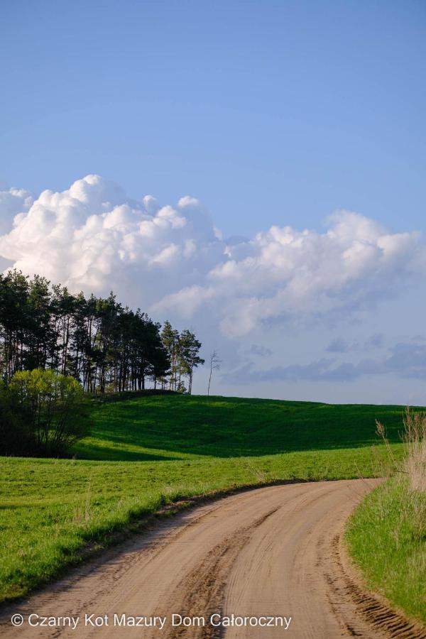 Czarny Kot Mazury Dom Caloroczny Villa Malkinie Exteriör bild