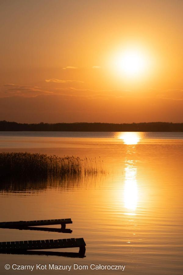 Czarny Kot Mazury Dom Caloroczny Villa Malkinie Exteriör bild