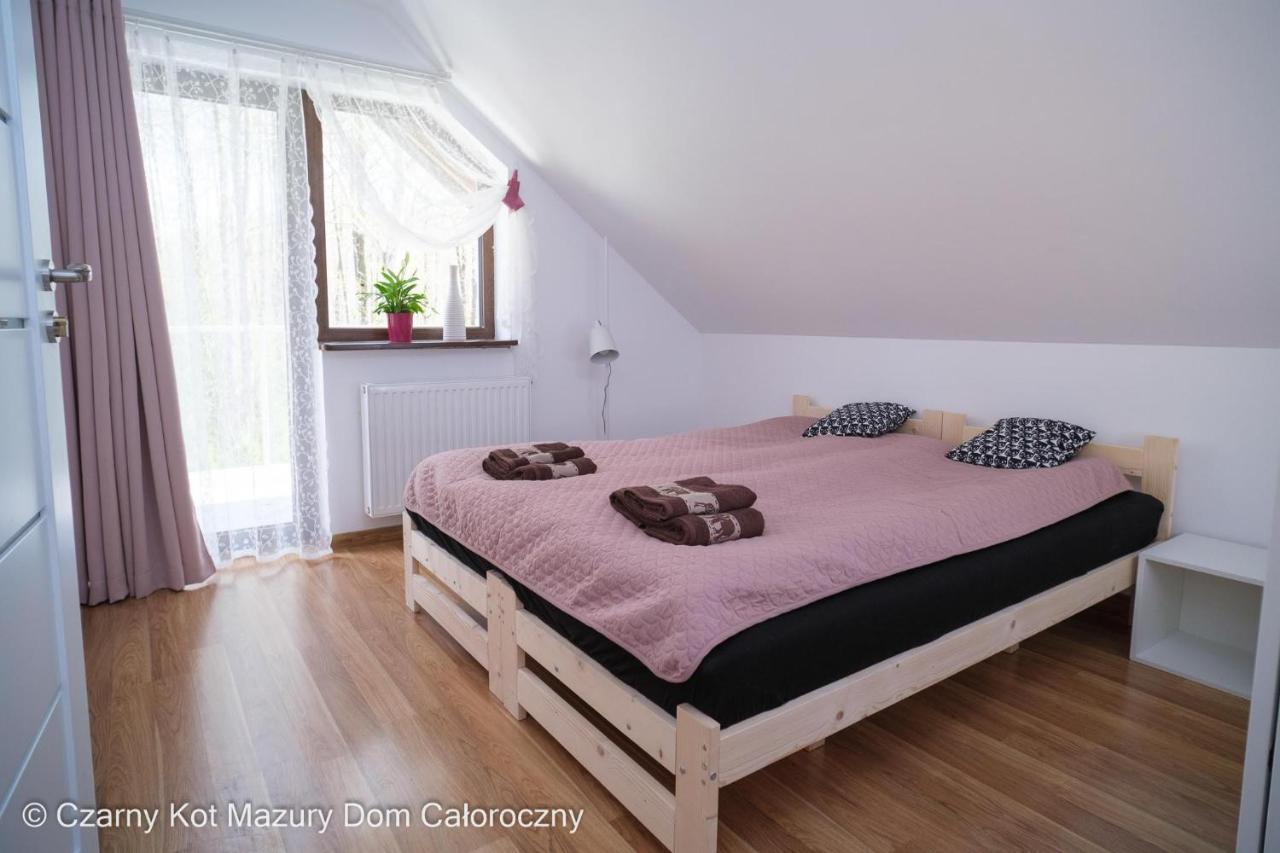 Czarny Kot Mazury Dom Caloroczny Villa Malkinie Exteriör bild