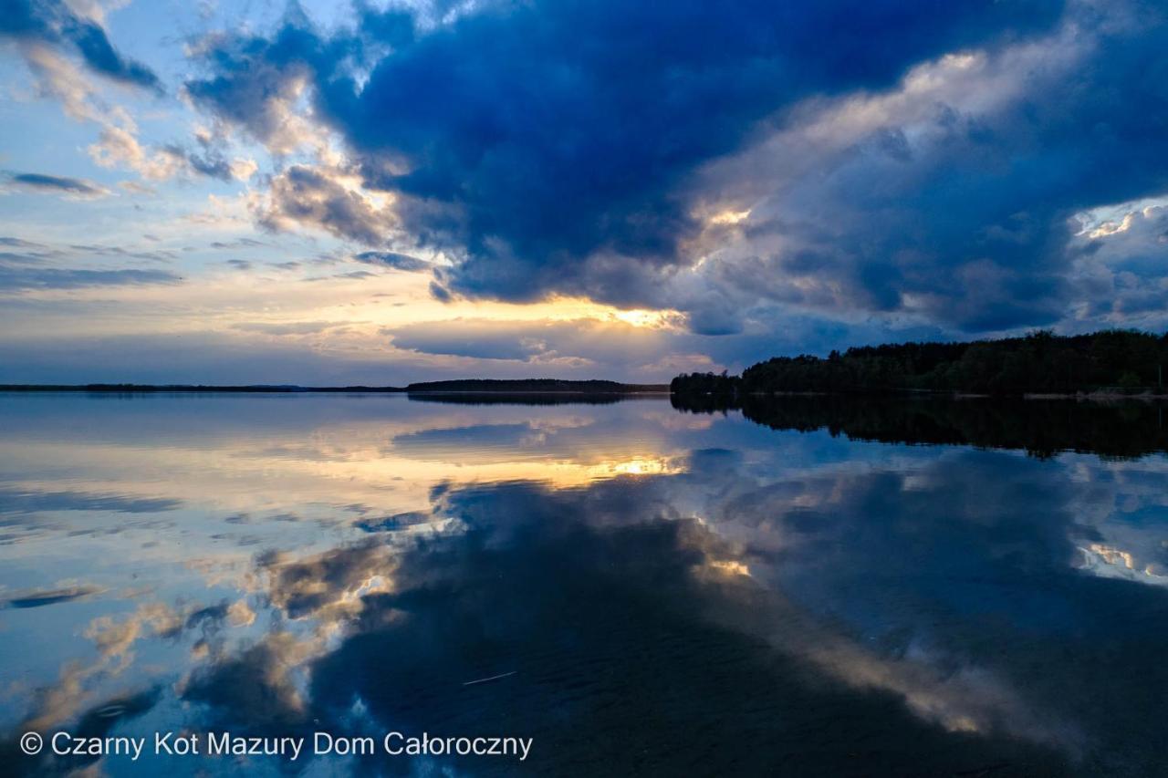 Czarny Kot Mazury Dom Caloroczny Villa Malkinie Exteriör bild